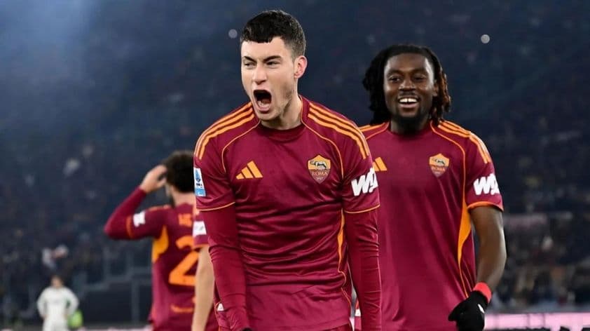 Cầu thủ AS Roma ăn mừng bàn thắng trong trận đấu