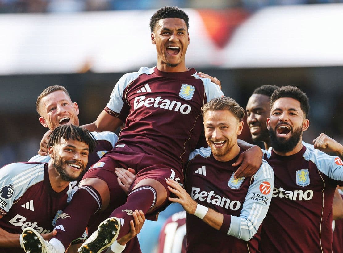 Cầu thủ Aston Villa ăn mừng cuồng nhiệt, Ollie Watkins được tung hô sau khi ghi hai bàn thắng lật ngược thế trận.