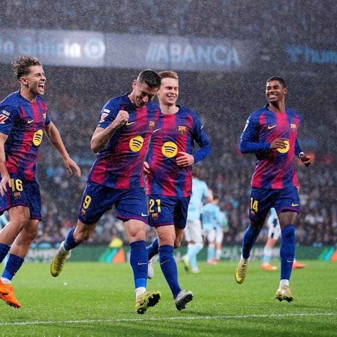 Cầu thủ Barcelona ăn mừng bàn thắng trong trận đấu với Celta Vigo tại Balaídos.