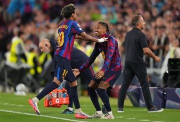 Cầu thủ Barcelona ăn mừng trong trận đấu với Levante, thể hiện sự áp đảo