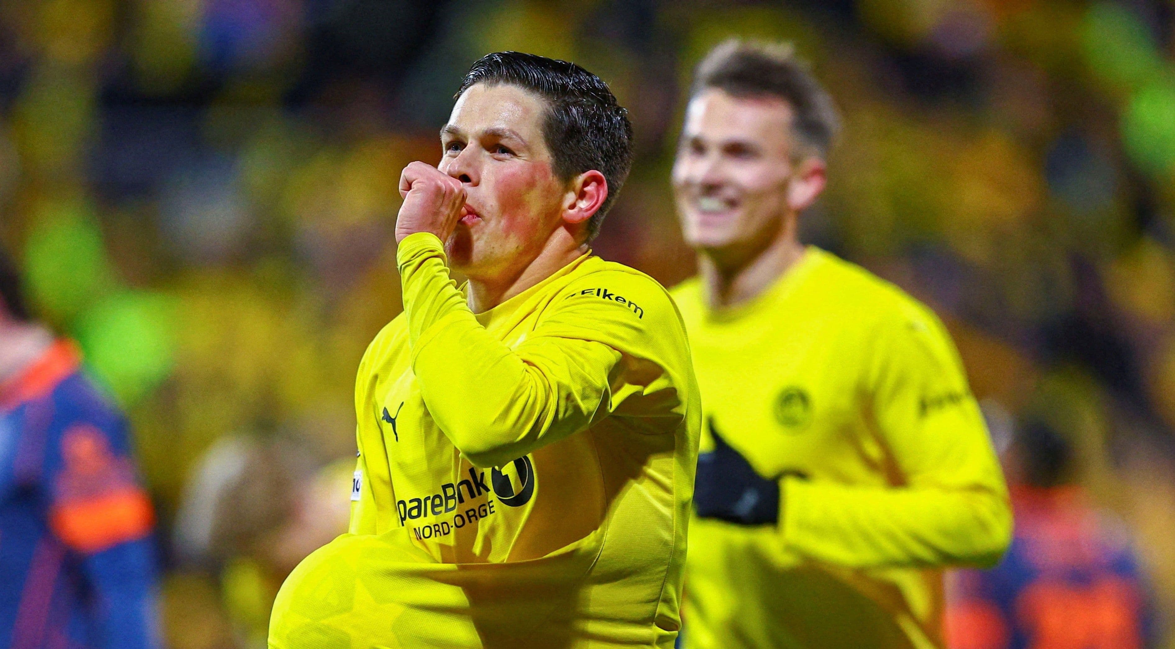 Cầu thủ Bodo/Glimt ăn mừng bàn thắng gây sốc trước đối thủ lớn