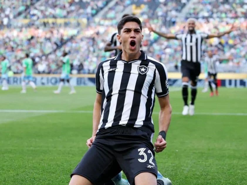 Cầu thủ Botafogo ăn mừng bàn thắng, thể hiện quyết tâm giành cúp quốc gia Copa Betano do Brasil.