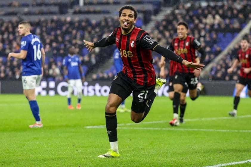 Cầu thủ Bournemouth ăn mừng bàn thắng, thể hiện phong độ cao và tham vọng của đội.