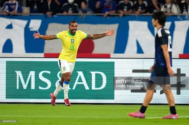 Cầu thủ Brazil ăn mừng bàn thắng mở tỷ số trước Nhật Bản