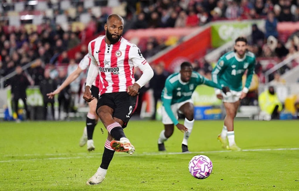 Cầu thủ Brentford tấn công hiệu quả, thể hiện lối chơi máu lửa