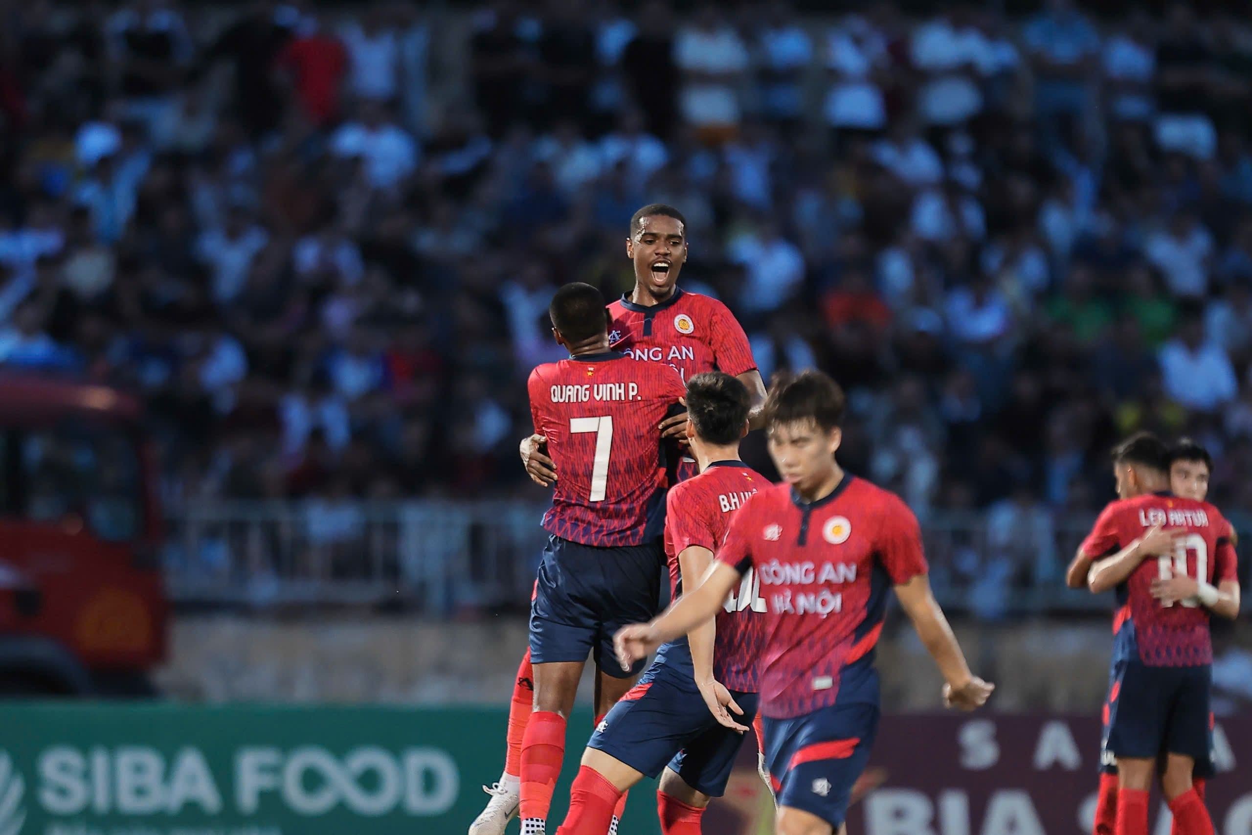 Cầu thủ CAHN ăn mừng bàn thắng trong trận chung kết Cúp Quốc gia