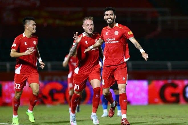 Cầu thủ CAHN ăn mừng bàn thắng trong trận đấu với HAGL tại V-League.