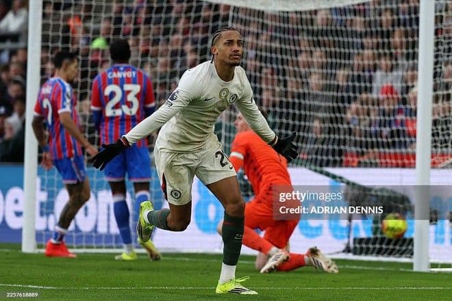 Cầu thủ Chelsea ăn mừng bàn thắng trong trận đấu quyết định tại Selhurst Park