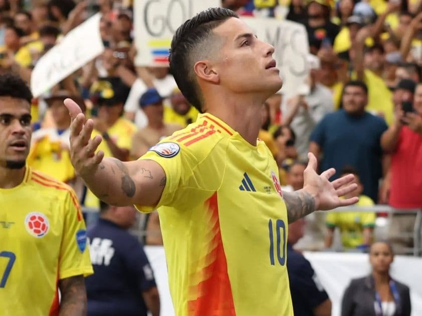 Cầu thủ Colombia trên sân cỏ trong trận đấu vòng loại World Cup, Venezuela quyết tâm giành vé play-off.