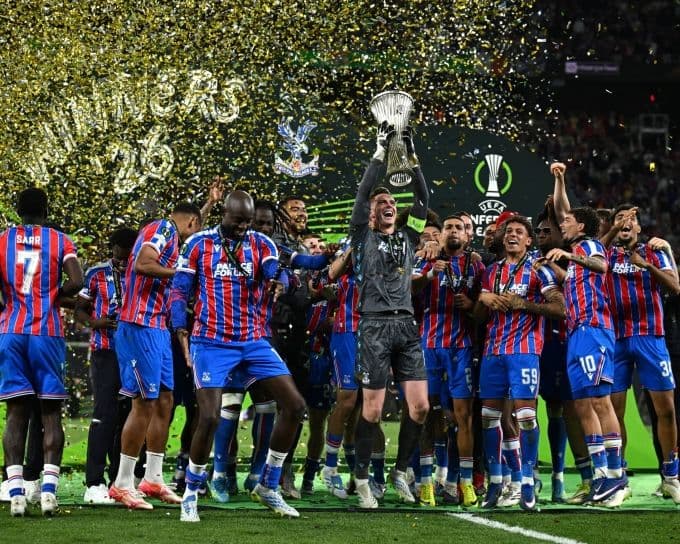 Cầu thủ Crystal Palace ăn mừng chức vô địch UEFA Conference League lịch sử trên sân Red Bull, Leipzig.