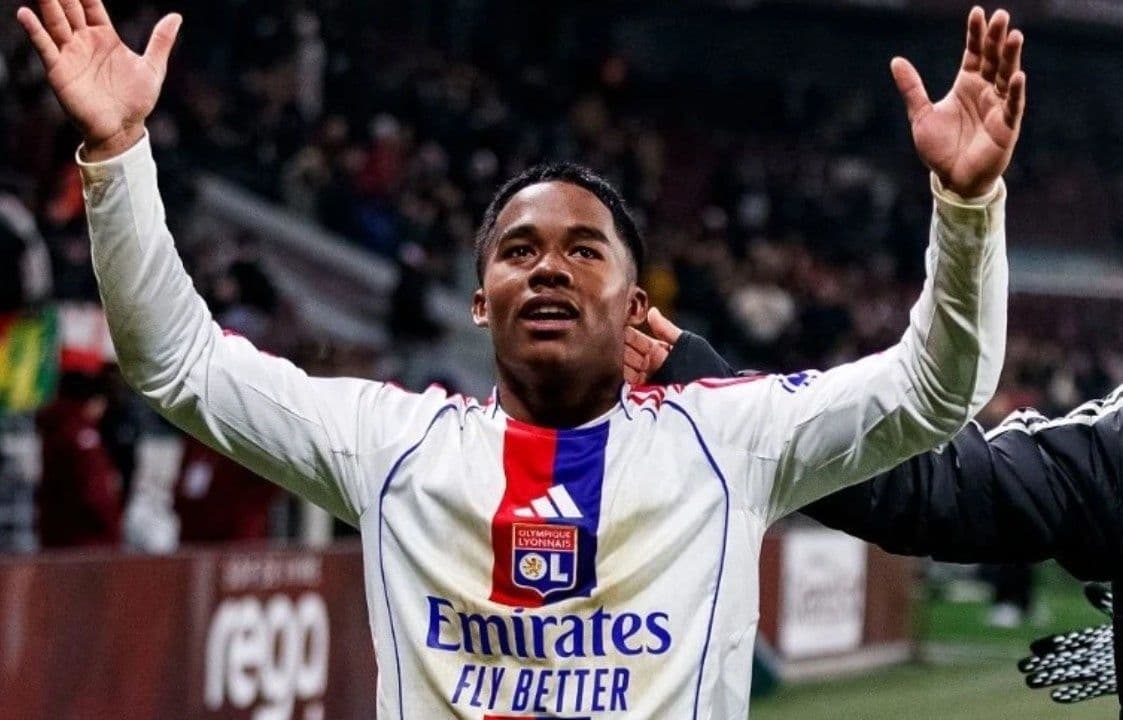 Cầu thủ Endrick của Lyon ăn mừng bàn thắng trên sân