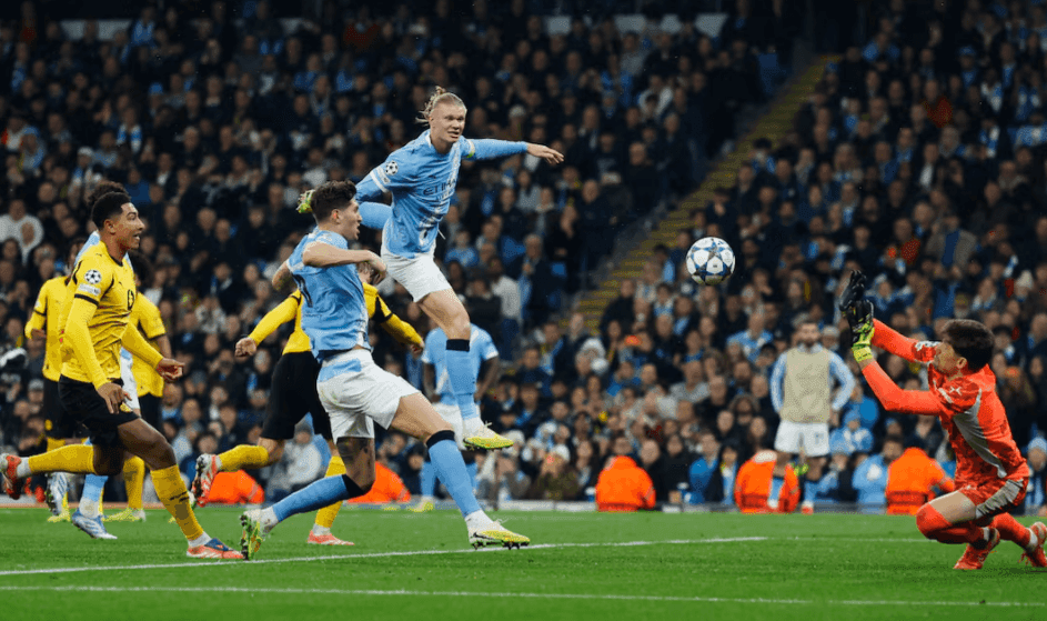 Cầu thủ Erling Haaland của Man City trong một pha bóng quyết định tại Champions League, thể hiện sức hút và kịch tính của giải đấu.