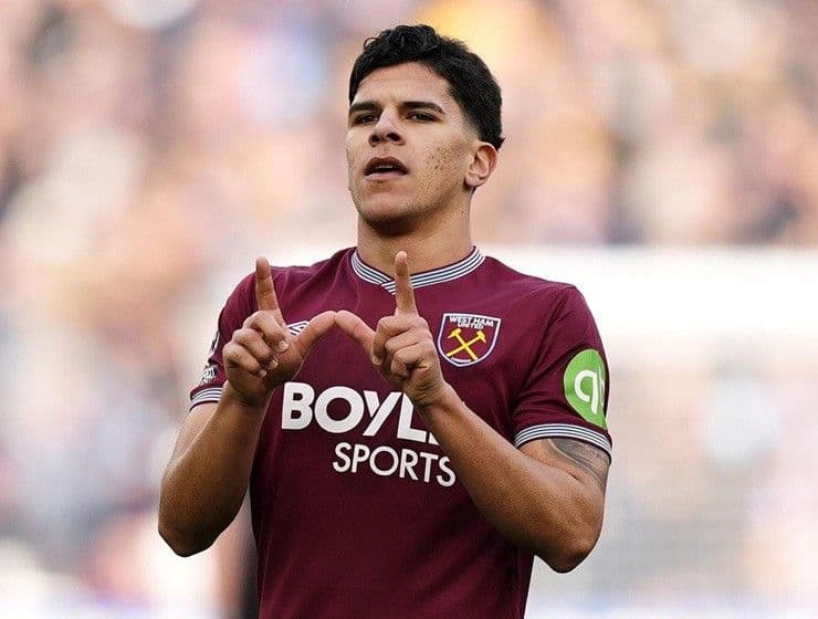 Cầu thủ Fernandes của West Ham ăn mừng bàn thắng siêu phẩm vào lưới Sunderland