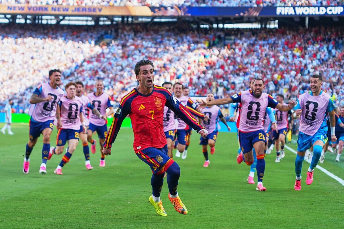 Cầu thủ Ferran Torres của Tây Ban Nha ăn mừng bàn thắng duy nhất trong trận chung kết World Cup 2026.