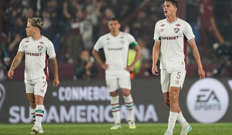 Cầu thủ Fluminense trên sân cỏ trước trận đấu lịch sử với Mirassol