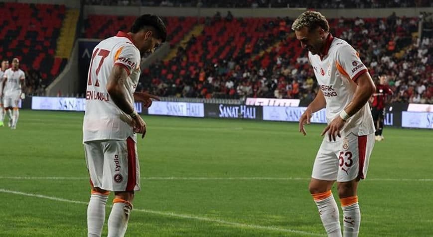 Cầu thủ Galatasaray Eren Elmalı ăn mừng bàn thắng đầu tiên của mình, đánh dấu khởi đầu ấn tượng cho mùa giải.