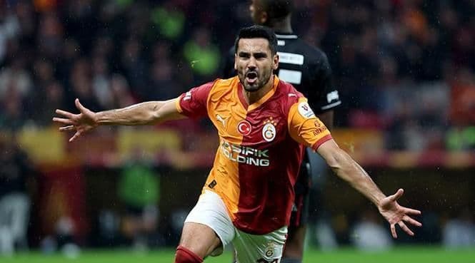 Cầu thủ Galatasaray ăn mừng bàn thắng trong trận đấu Champions League