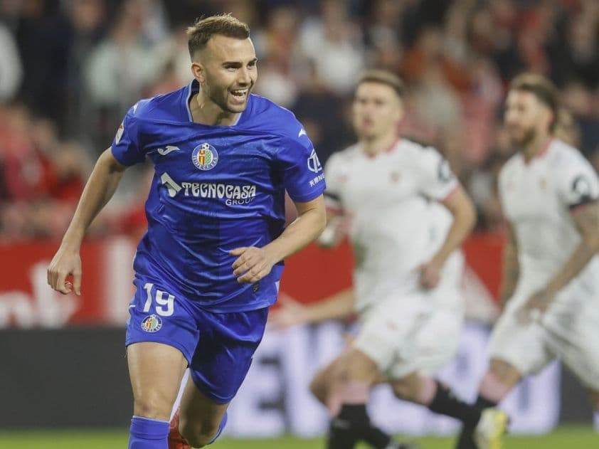 Cầu thủ Getafe ăn mừng bàn thắng, thể hiện tinh thần hưng phấn trước trận đấu với Sevilla.