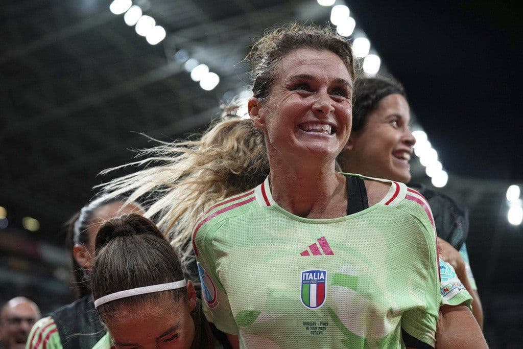 Cầu thủ Girelli của Italia ăn mừng bàn thắng quan trọng trong trận tứ kết EURO nữ 2025 gặp Na Uy.