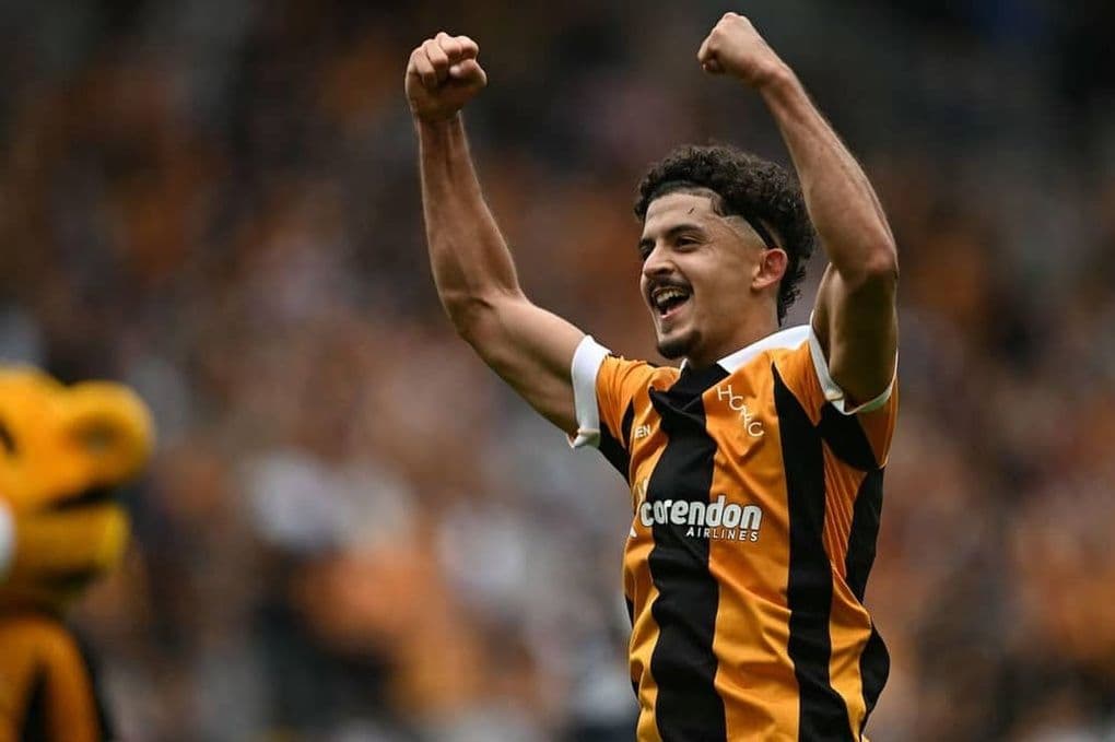Cầu thủ Hull City ăn mừng bàn thắng, thể hiện cú sốc đầu mùa giải Premier League