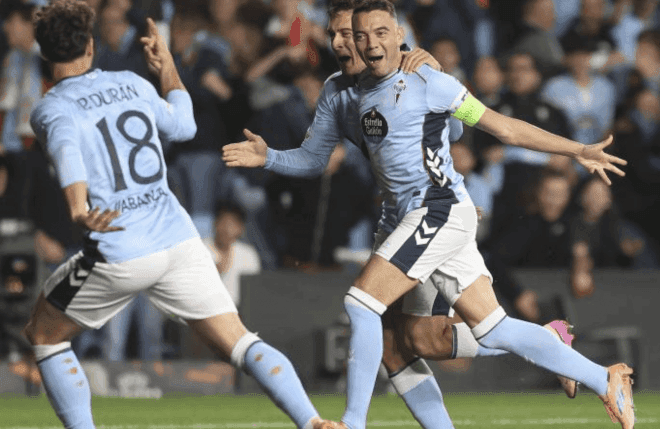 Cầu thủ Iago Aspas của Celta Vigo trong trận đấu căng thẳng.