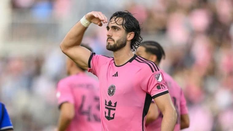 Cầu thủ Inter Miami trên sân, suy tư về chiến thuật và những khoảnh khắc khó khăn.