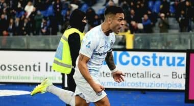 Cầu thủ Inter Milan ăn mừng bàn thắng, thể hiện tinh thần chiến đấu và sự trở lại ngoạn mục.