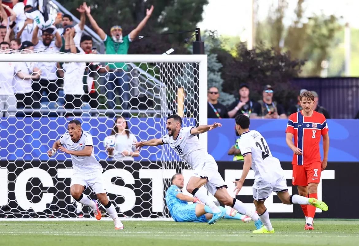 Cầu thủ Iraq Aymen Hussein ăn mừng bàn thắng gỡ hòa vào lưới Na Uy tại World Cup 2026, thể hiện tinh thần chiến đấu mạnh mẽ.