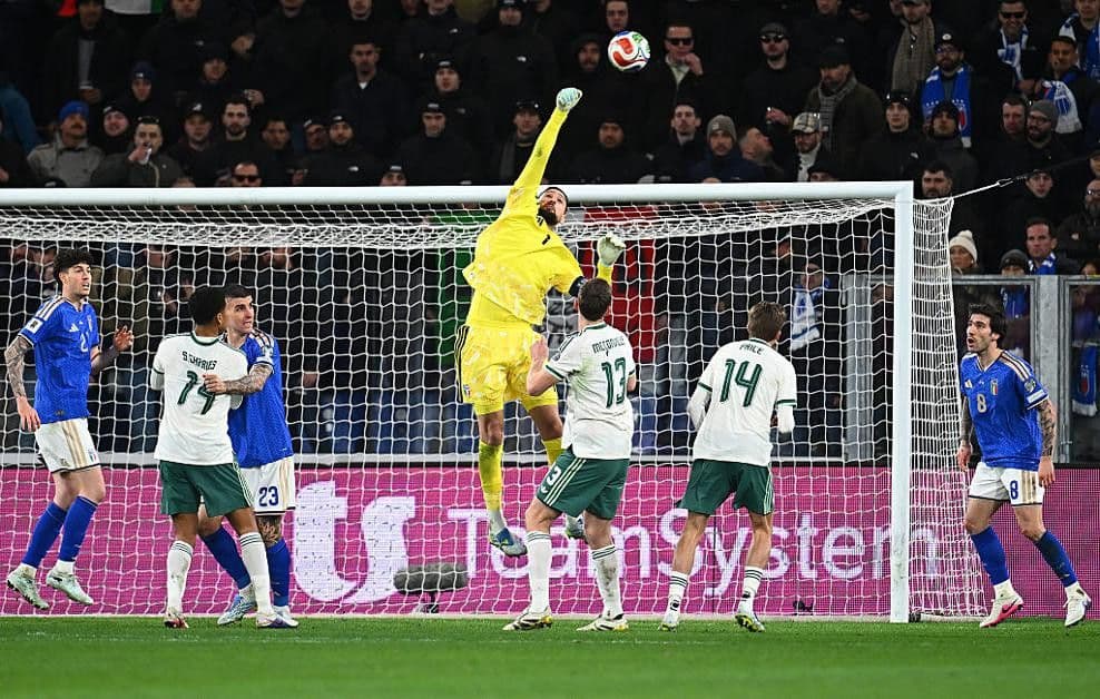 Cầu thủ Italia Sandro Tonali ăn mừng chiến thắng 2-0 trước Bắc Ireland trong vòng play-off World Cup