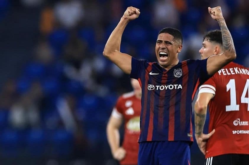 Cầu thủ Johor DT ăn mừng bàn thắng, thể hiện khát vọng chiến thắng.