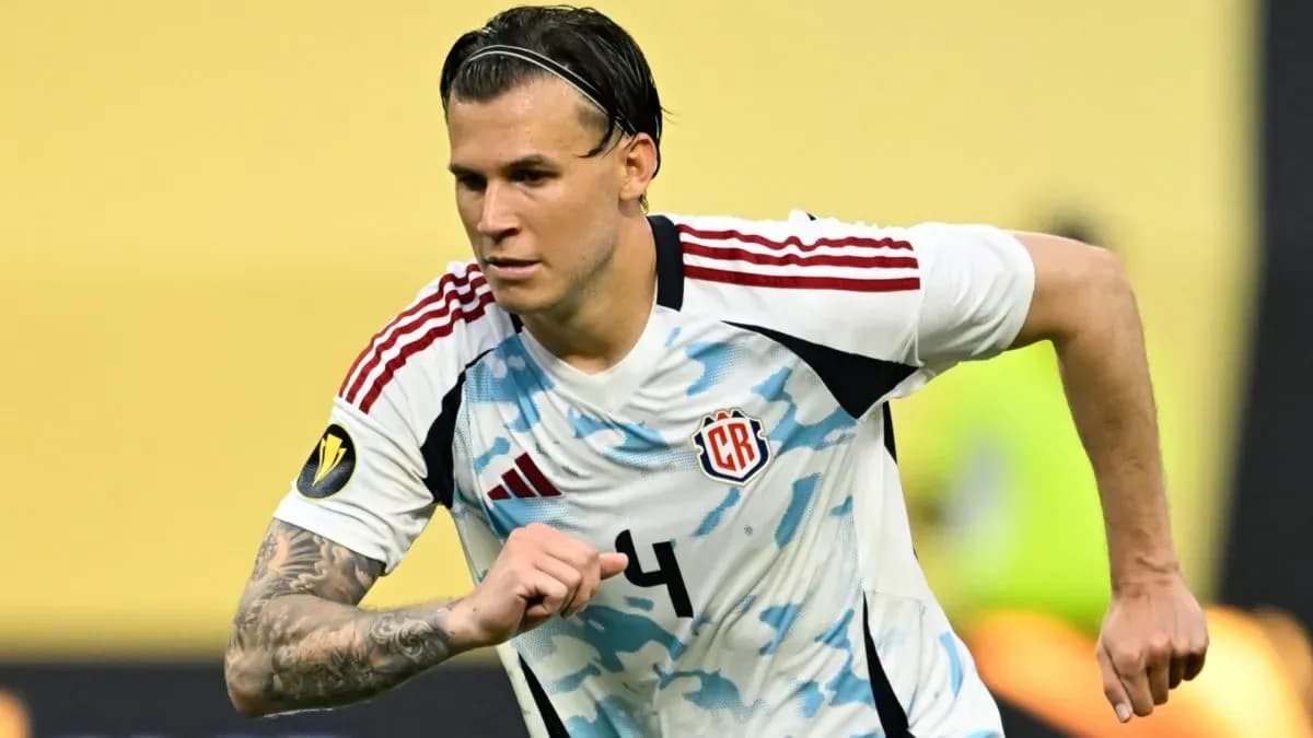 Cầu thủ Juan Pablo Vargas của Costa Rica trong trận đấu bóng đá