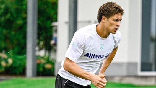 Cầu thủ Juventus tập luyện tại Continassa, khởi đầu mùa giải mới.