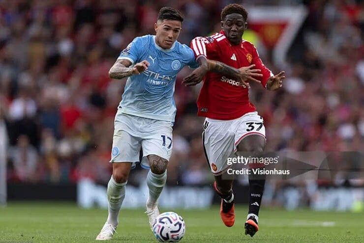 Cầu thủ Kobbie Mainoo của Man Utd trong trận đấu, được xem là điểm sáng hiếm hoi, góp phần tạo nên những giai thoại lịch sử.