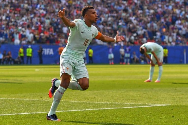 Cầu thủ Kylian Mbappe của Pháp ăn mừng bàn thắng, thể hiện đẳng cấp và bản lĩnh của 'Gà Trống Gô-loa' trong chiến thắng.