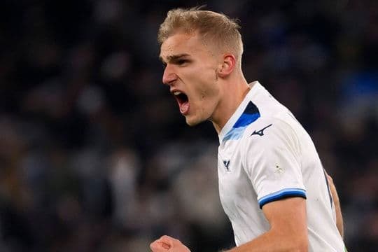 Cầu thủ Lazio ăn mừng chiến thắng quan trọng, tạo động lực cho chặng đường tiếp theo.