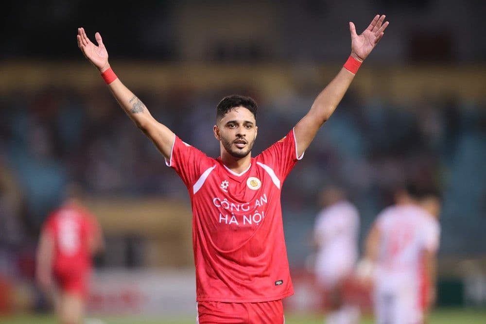 Cầu thủ Leo Artur của CAHN ăn mừng bàn thắng nâng tỷ số lên 2-0