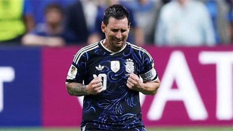 Cầu thủ Lionel Messi của Argentina thể hiện sự căng thẳng và áp lực trong trận đấu World Cup.