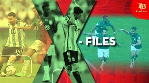 Cầu thủ Lionel Messi của Argentina thất vọng sau bàn thua bất ngờ trước Ả Rập Xê Út, minh họa cho sự khó lường của bóng đá.