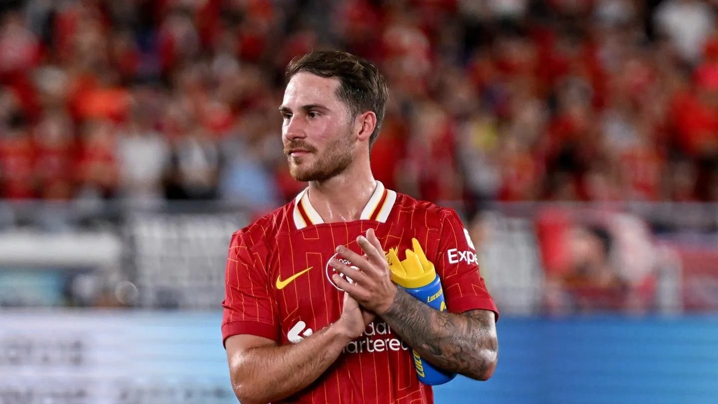 Cầu thủ Liverpool Alexis Mac Allister trên sân Anfield.