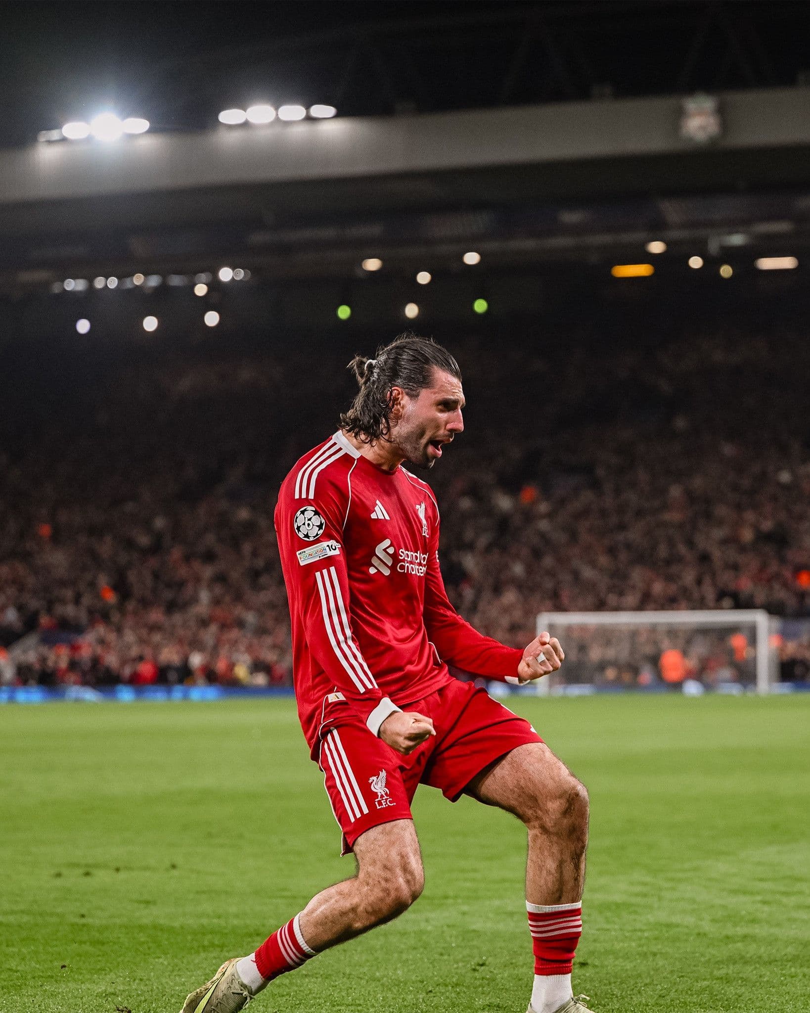 Cầu thủ Liverpool ăn mừng cuồng nhiệt sau chiến thắng hủy diệt trước Galatasaray