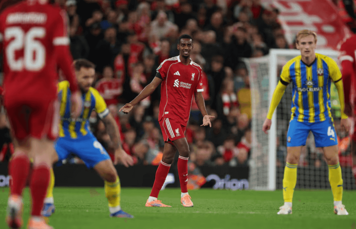 Cầu thủ Liverpool thất vọng sau trận thua bất ngờ tại Champions League