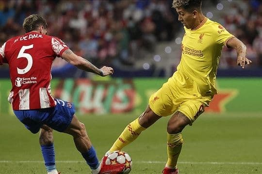 Cầu thủ Liverpool và Atletico Madrid đối đầu trong trận đấu Champions League đầy cam go