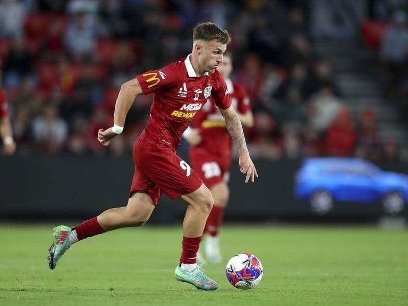 Cầu thủ Luka Jovanovic của Adelaide United ghi bàn trong trận đấu.
