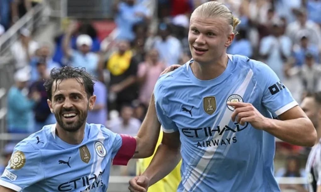 Cầu thủ Man City Erling Haaland và Bernardo Silva ăn mừng bàn thắng, thể hiện sức mạnh hủy diệt được kỳ vọng trước trận gặp Al Hilal.