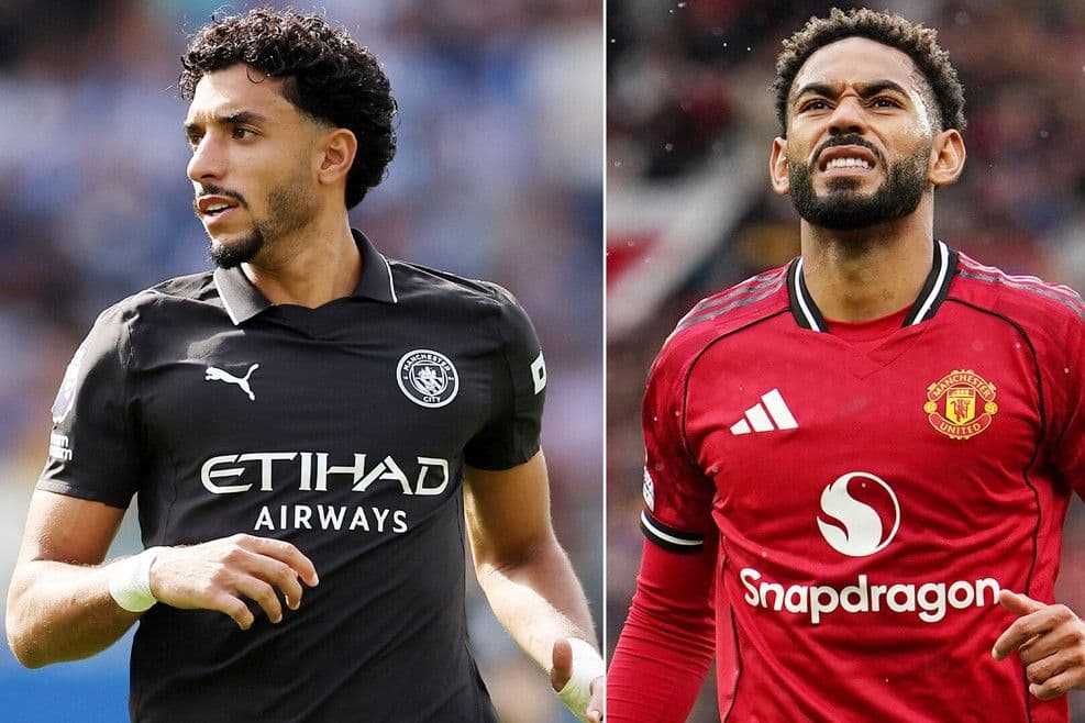 Cầu thủ Man City và MU tranh chấp bóng quyết liệt trong trận derby Manchester.