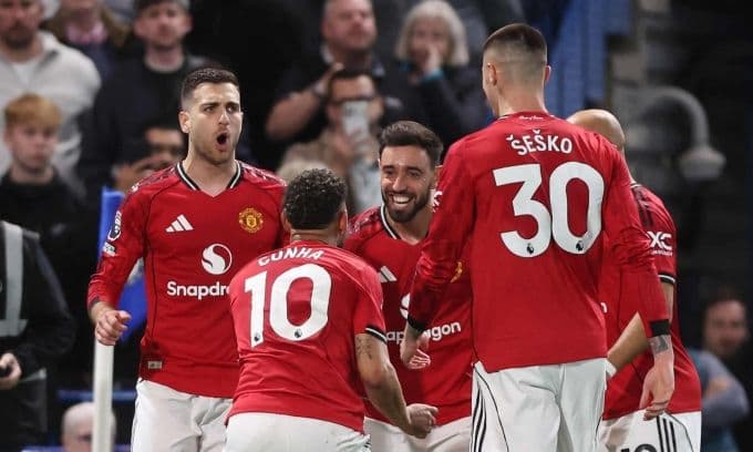 Cầu thủ Man Utd ăn mừng chiến thắng quan trọng tại Stamford Bridge