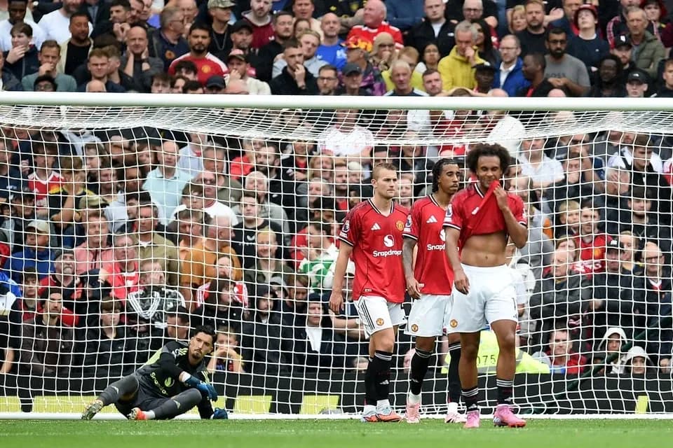 Cầu thủ Manchester United đối mặt áp lực trong trận đấu với Burnley