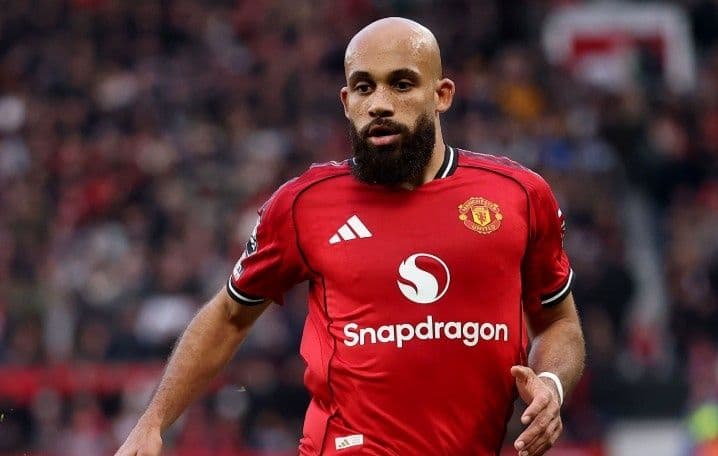 Cầu thủ Manchester United trên sân, sẵn sàng cho cuộc chiến tâm lý với Tottenham