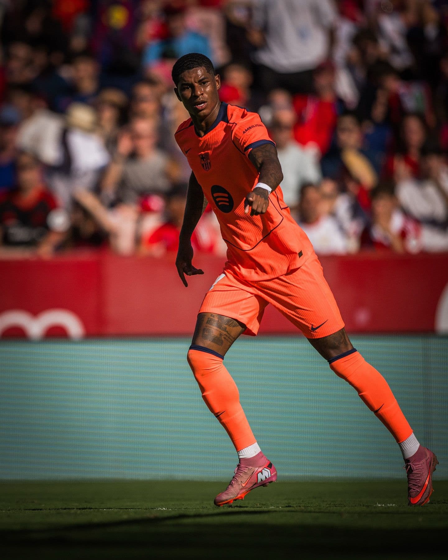 Cầu thủ Marcus Rashford của Barcelona trên sân sau khi ghi bàn rút ngắn tỷ số.