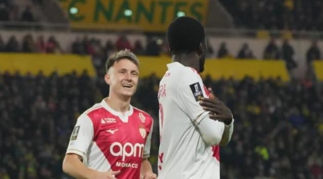 Cầu thủ Monaco ăn mừng bàn thắng trong trận đấu "mưa bàn thắng" 3-5 với Nantes tại Beaujoire.